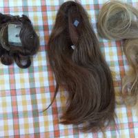 Lot de 2 perruques de poupes anciennes et 1 longueur de vrai cheveux
