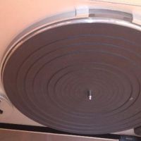 Stereo con mobile contenitore fatto su misura nero